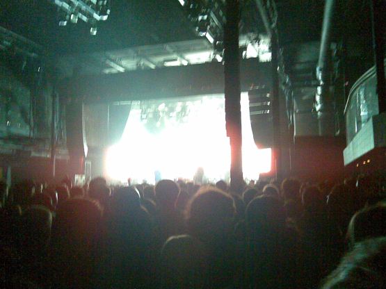 Photos from a camera phone in a dark concert. This was the best one. -cough- Photos from a camera phone in a dark concert. This was the best one. -cough-