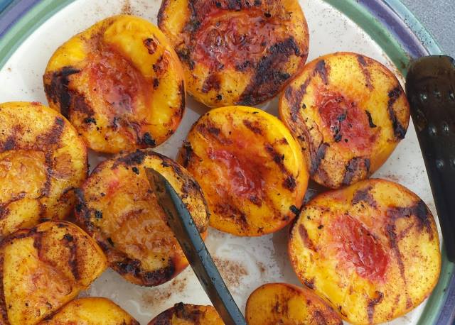 Grilled peaches. Yum! Grilled peaches. Yum!