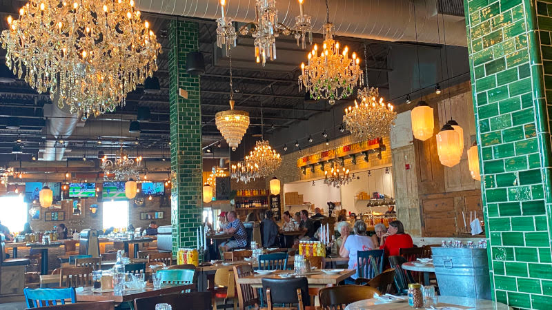 so many chandeliers... so many chandeliers...